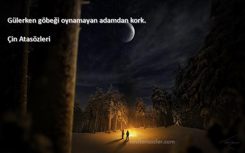 Çin Atasözleri - Gülerken göbeği oynamayan adamdan kork.