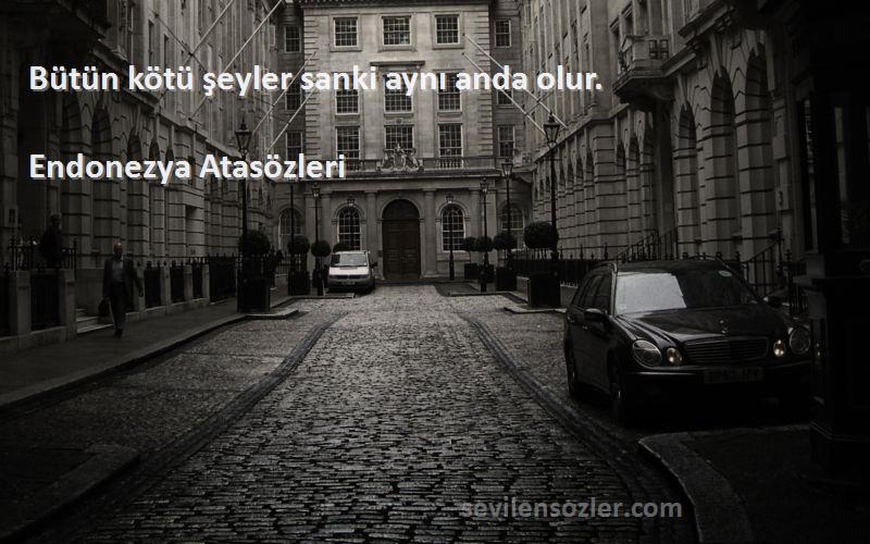 Endonezya Atasözleri Sözleri 
Bütün kötü şeyler sanki aynı anda olur.