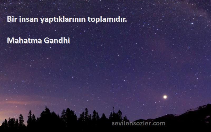 Mahatma Gandhi Sözleri 
Bir insan yaptıklarının toplamıdır.